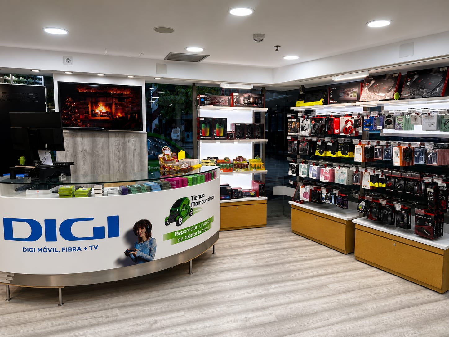 Interior tienda Mamaandroid El Atrio